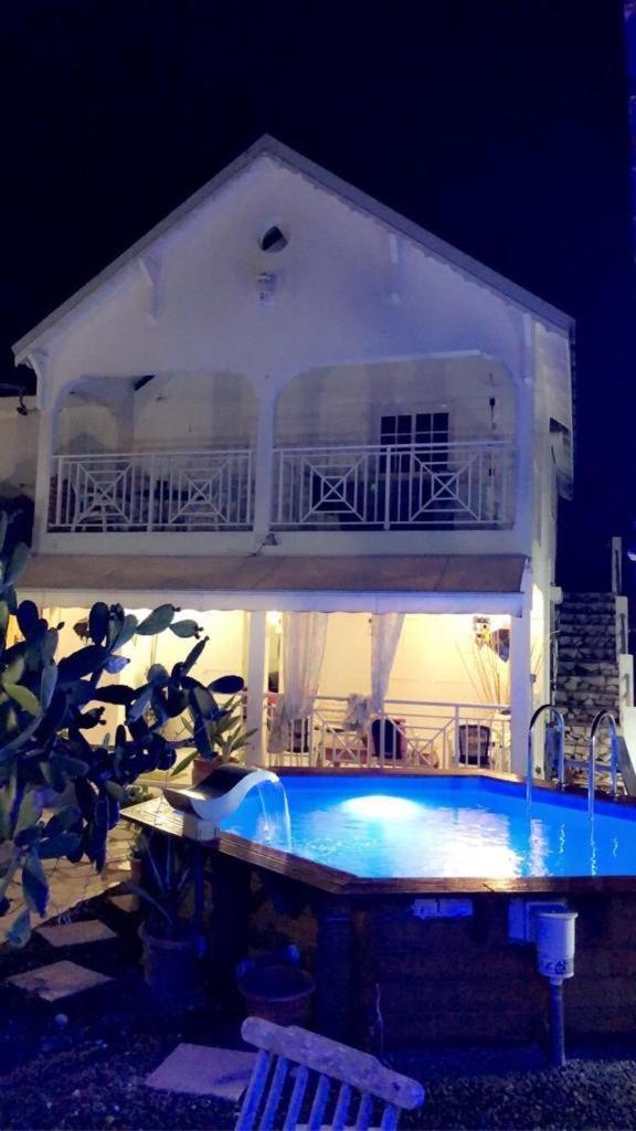Le Sable Bleu - Evasion Tropicale A Sainte-Anne - Plage 5Min - Piscine - Parking - Logement Climatise - Vue Sur Les Palmiers - Parfait Pour Sejours En Famille Ou Entre Amis Exteriör bild