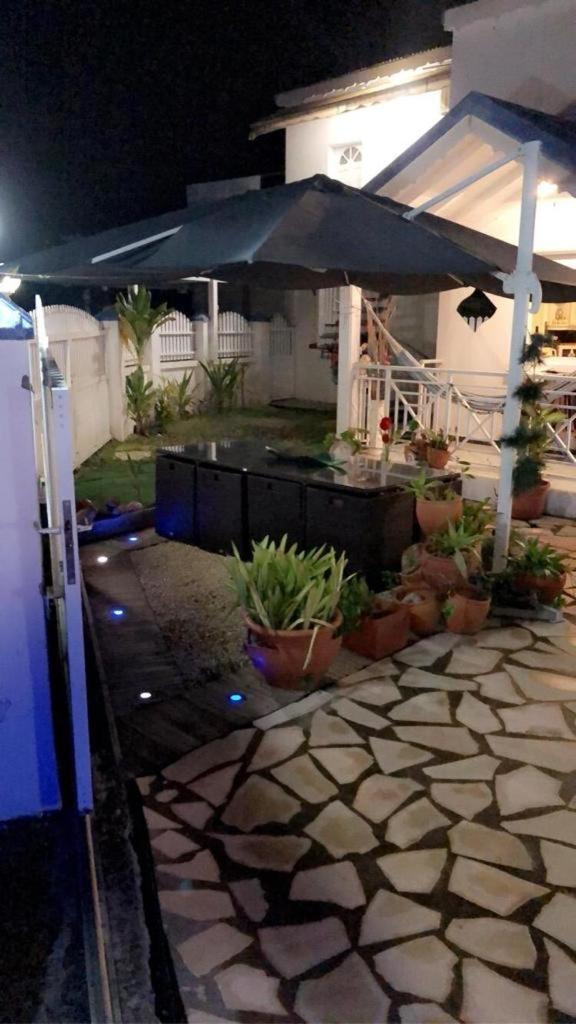 Le Sable Bleu - Evasion Tropicale A Sainte-Anne - Plage 5Min - Piscine - Parking - Logement Climatise - Vue Sur Les Palmiers - Parfait Pour Sejours En Famille Ou Entre Amis Exteriör bild