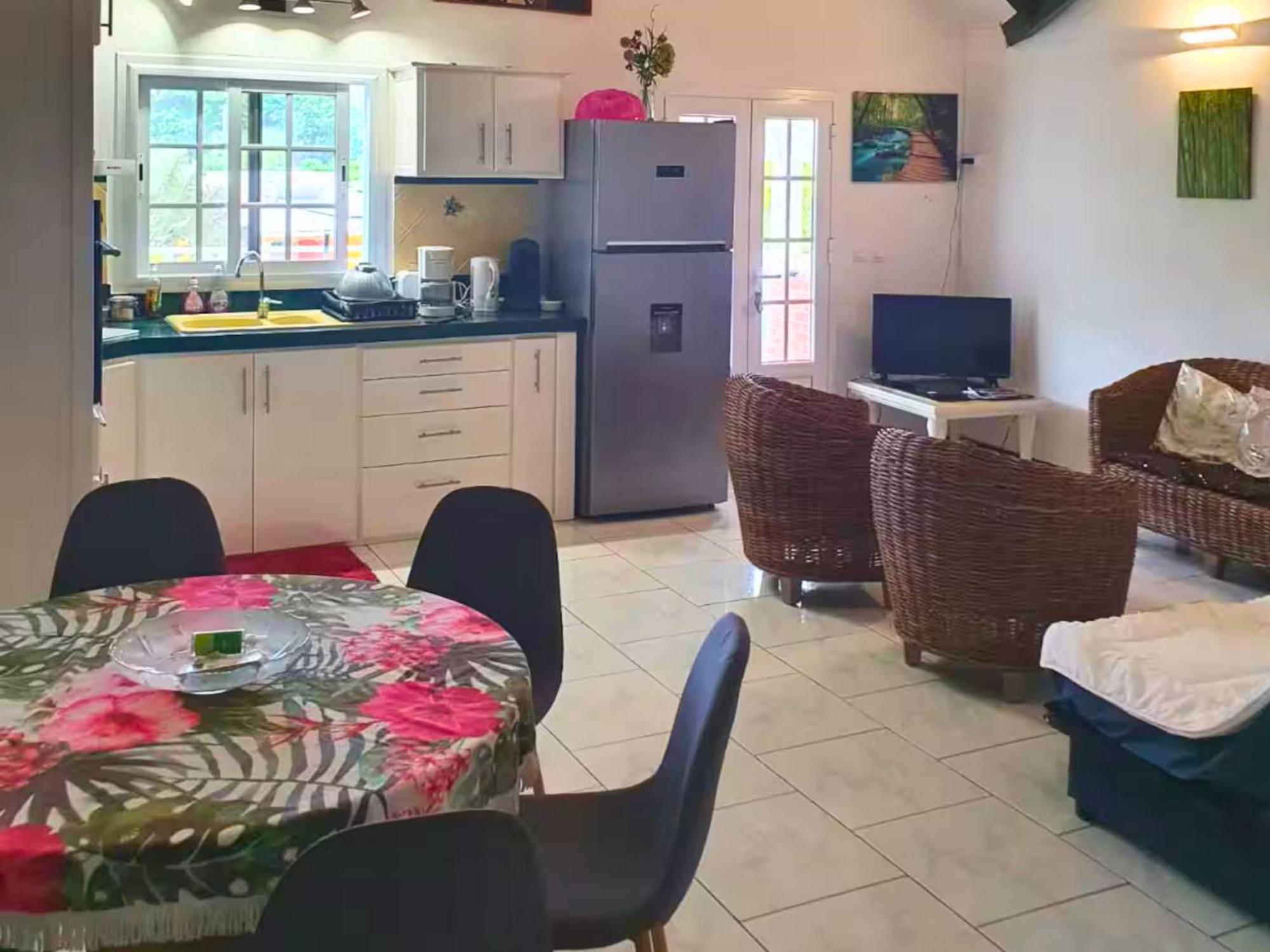 Le Sable Bleu - Evasion Tropicale A Sainte-Anne - Plage 5Min - Piscine - Parking - Logement Climatise - Vue Sur Les Palmiers - Parfait Pour Sejours En Famille Ou Entre Amis Exteriör bild